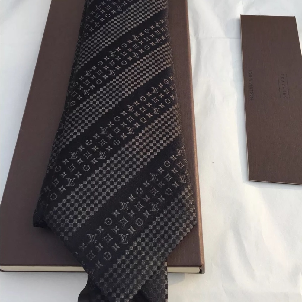 Louis Vuitton Black and Gray Patterned Tie